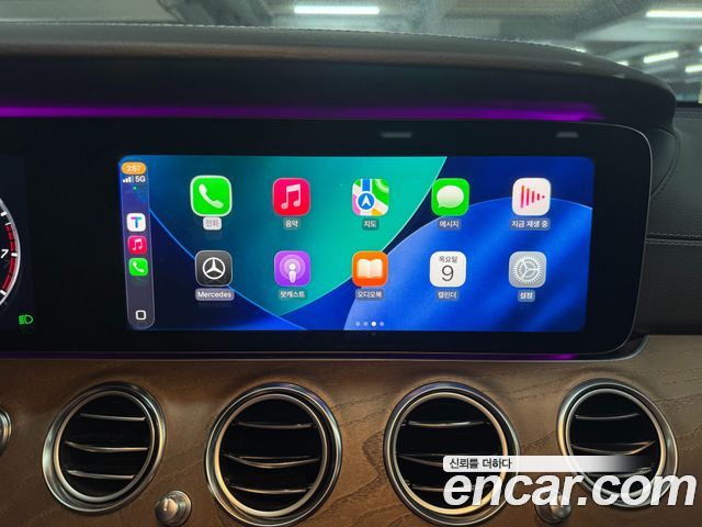 Mercedes-Benz E-Class 2019 — photo 14