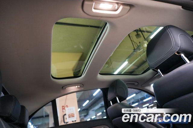 Mercedes-Benz E-Class 2019 — photo 18