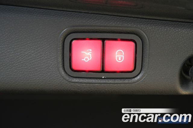 Mercedes-Benz E-Class 2019 — photo 19
