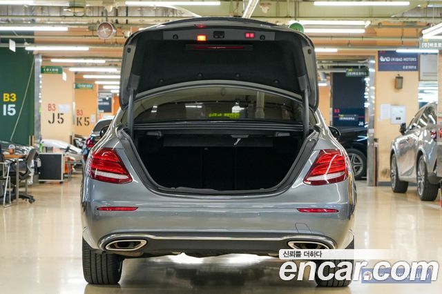 Mercedes-Benz E-Class 2019 — photo 20