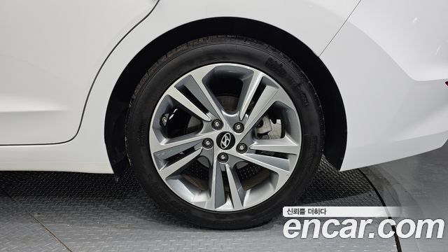 Hyundai AVANTE 2018 — photo 5