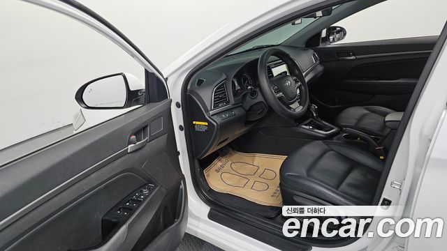 Hyundai AVANTE 2018 — photo 10
