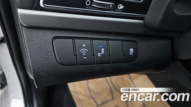Hyundai AVANTE 2018 — photo 14