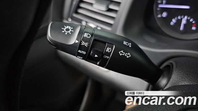 Hyundai AVANTE 2018 — photo 16