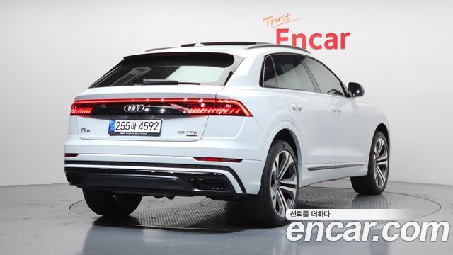 Audi Q8 2023 — photo 2