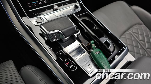 Audi Q8 2023 — photo 9