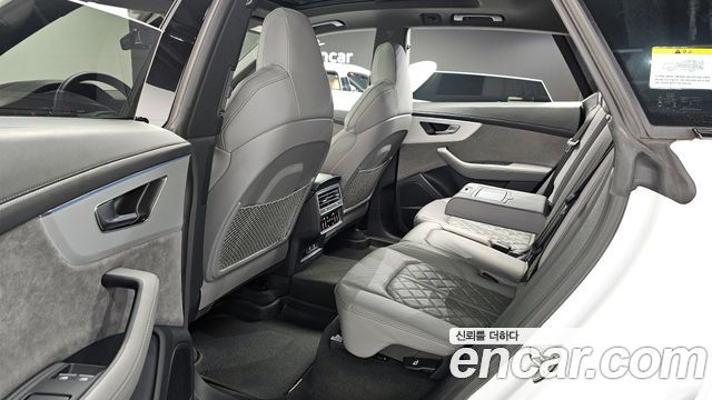 Audi Q8 2023 — photo 10