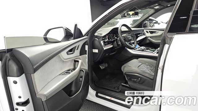 Audi Q8 2023 — photo 11