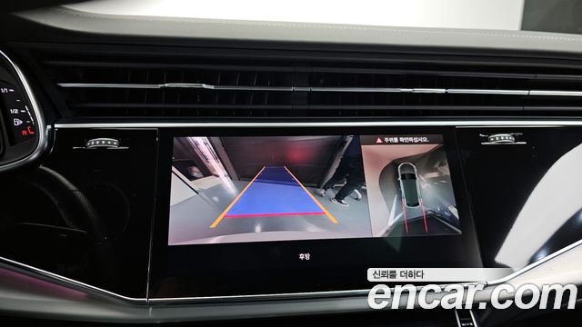 Audi Q8 2023 — photo 15