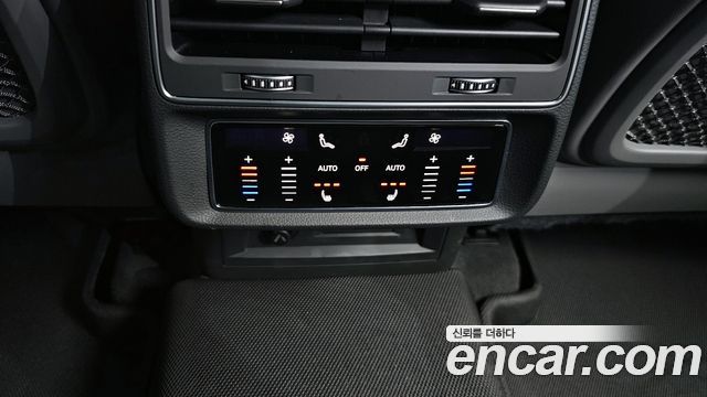 Audi Q8 2023 — photo 17
