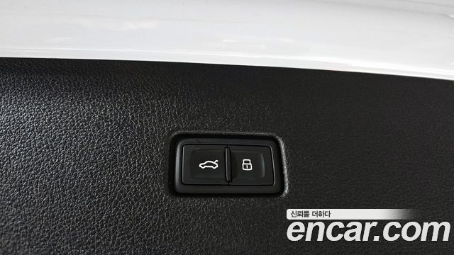 Audi Q8 2023 — photo 18