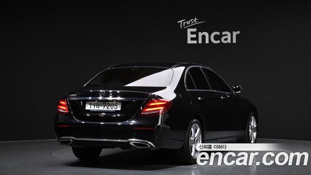 Mercedes-Benz E-Class 2018 — photo 2