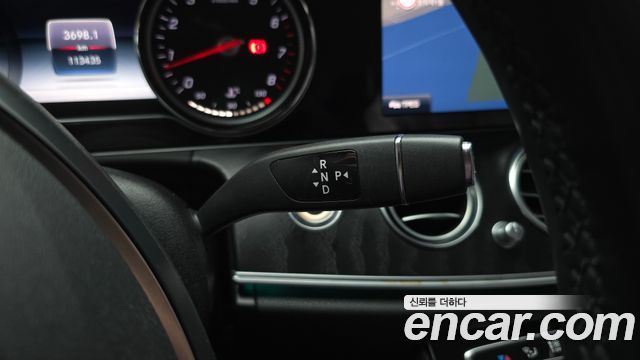 Mercedes-Benz E-Class 2018 — photo 9