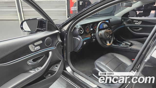Mercedes-Benz E-Class 2018 — photo 11