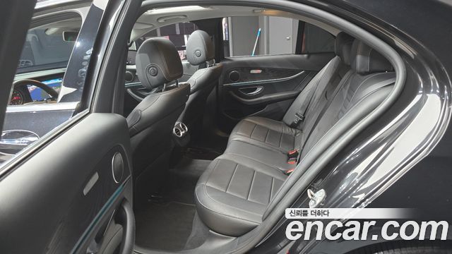 Mercedes-Benz E-Class 2018 — photo 13