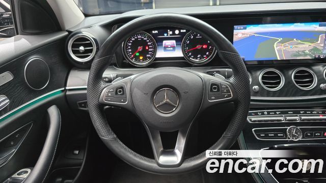 Mercedes-Benz E-Class 2018 — photo 14
