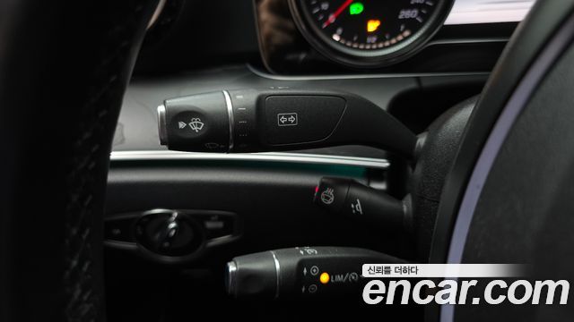 Mercedes-Benz E-Class 2018 — photo 17