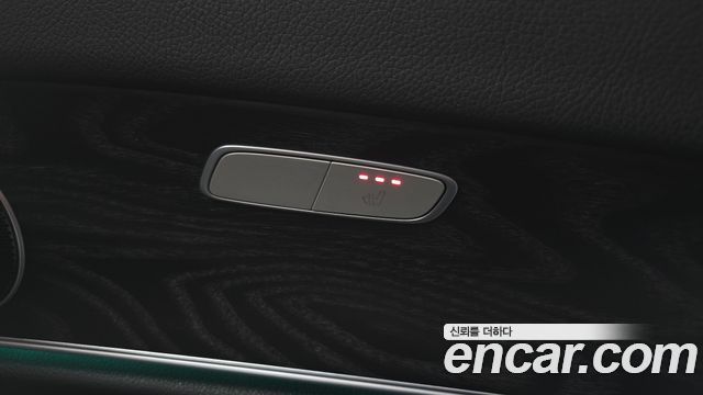 Mercedes-Benz E-Class 2018 — photo 18