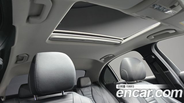 Mercedes-Benz E-Class 2018 — photo 19