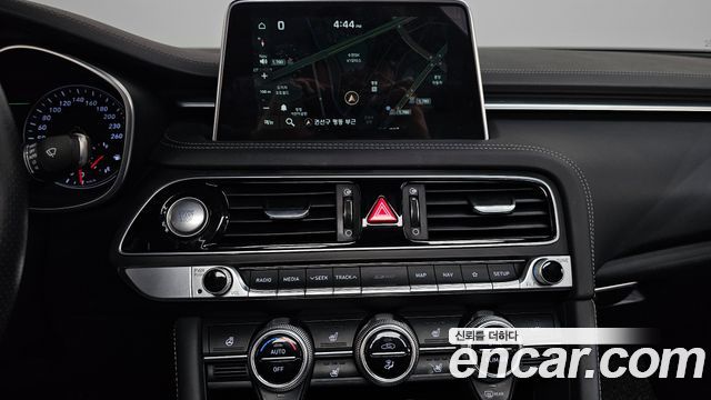 Genesis G70 2018 — photo 14