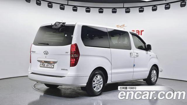 Hyundai Starex 2021 — photo 2