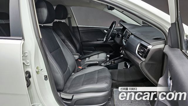 Kia Stonic 2019 — photo 10