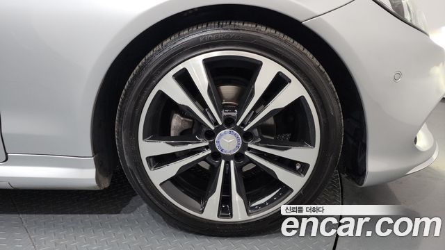 Mercedes-Benz E-Class 2017 — photo 5