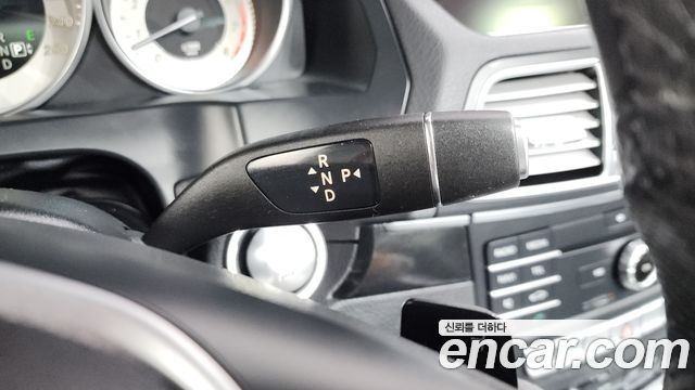 Mercedes-Benz E-Class 2017 — photo 9