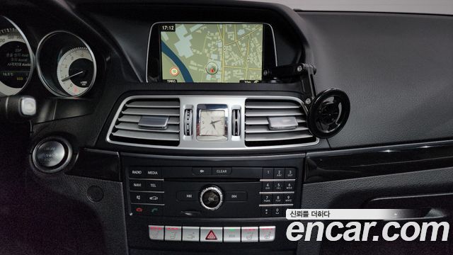 Mercedes-Benz E-Class 2017 — photo 16