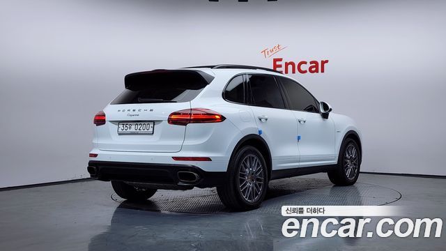 Porsche Cayenne 2016 — photo 2