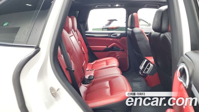 Porsche Cayenne 2016 — photo 12
