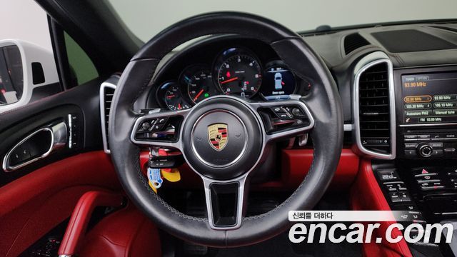 Porsche Cayenne 2016 — photo 13