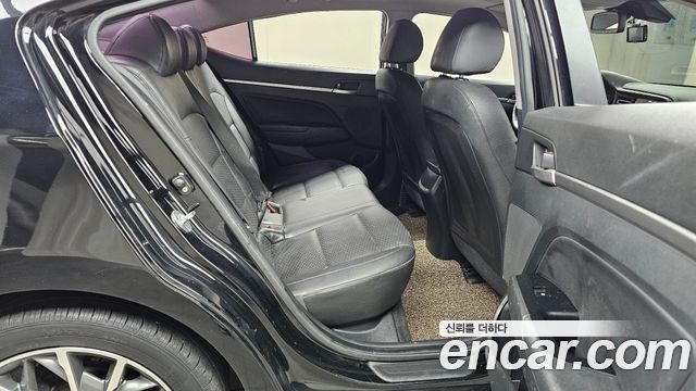 Hyundai AVANTE 2019 — photo 12