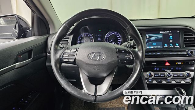 Hyundai AVANTE 2019 — photo 13