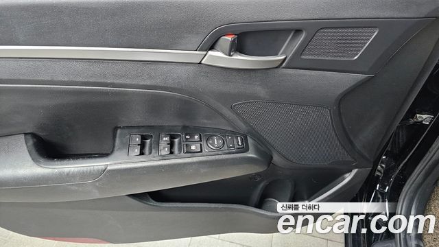 Hyundai AVANTE 2019 — photo 14