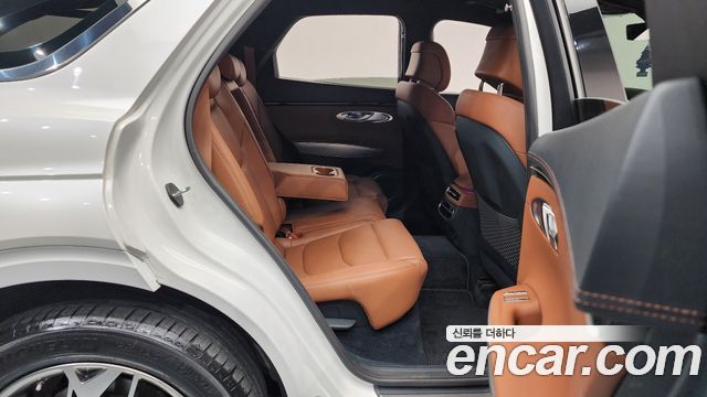 Genesis GV70 2022 — photo 12