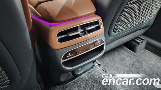 Genesis GV70 2022 — photo 18
