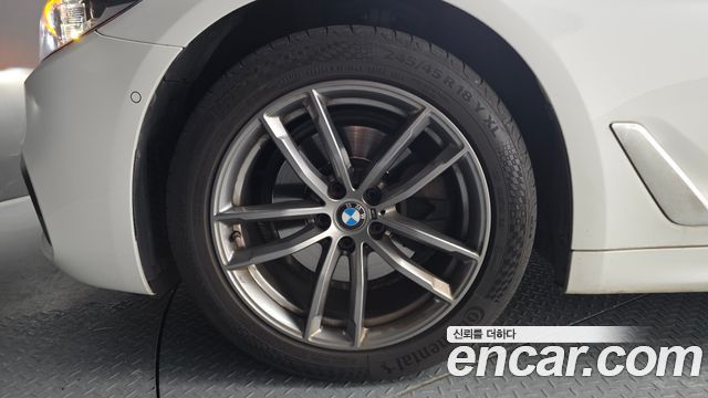 BMW 5-Series 2018 — photo 5