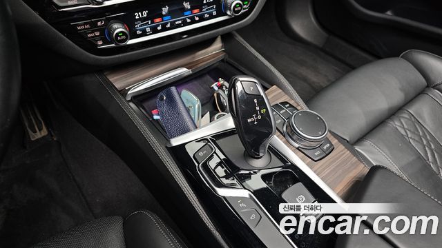 BMW 5-Series 2018 — photo 9
