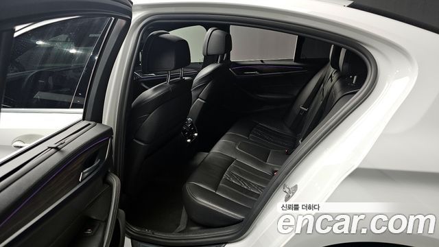 BMW 5-Series 2018 — photo 12