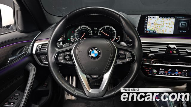 BMW 5-Series 2018 — photo 13