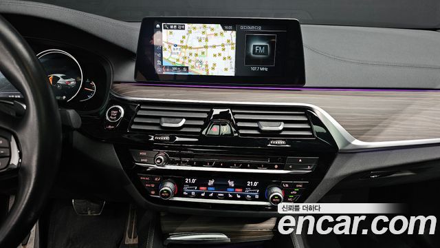 BMW 5-Series 2018 — photo 14
