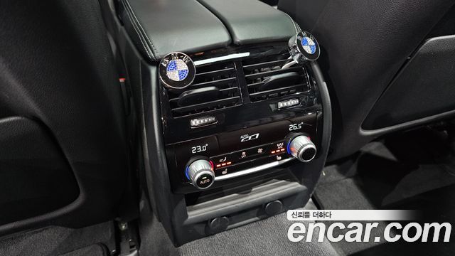 BMW 5-Series 2018 — photo 18