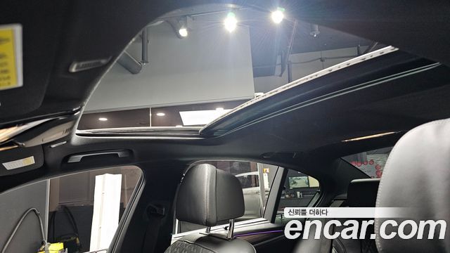 BMW 5-Series 2018 — photo 19