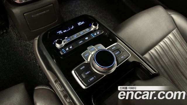 Genesis G90 2019 — photo 18