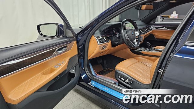 BMW 7-Series 2020 — photo 10