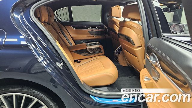 BMW 7-Series 2020 — photo 12