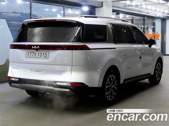 Kia Canival 2022 — photo 2