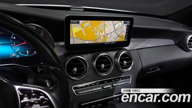 Mercedes-Benz C-Class 2021 — photo 15