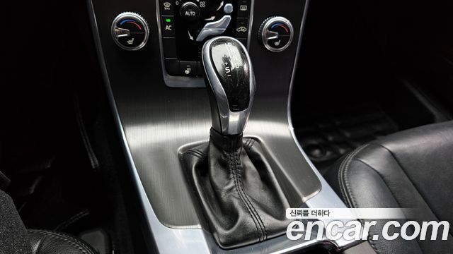 Volvo S60 2015 — photo 9